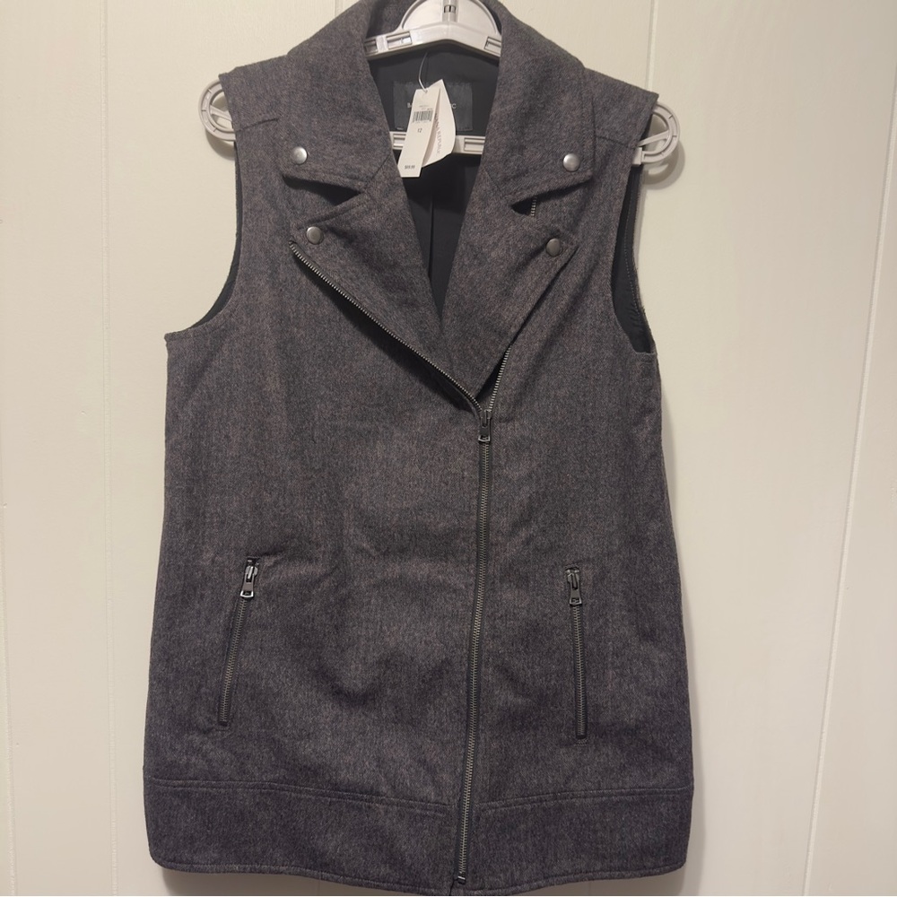 NWT women’s Banana Republic Charcoal 54% wool Sleeveless Vest front pockets M